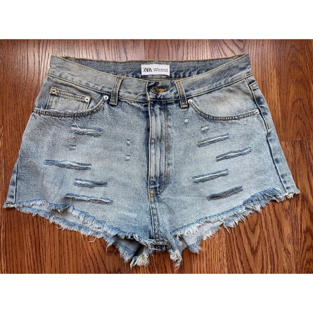 Zara distressed light wash denim shorts, size 6 - Picture 3 of 10